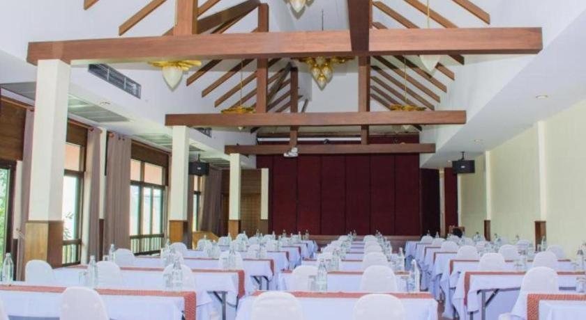Phoomthai Garden Hotel Phrae Exterior photo
